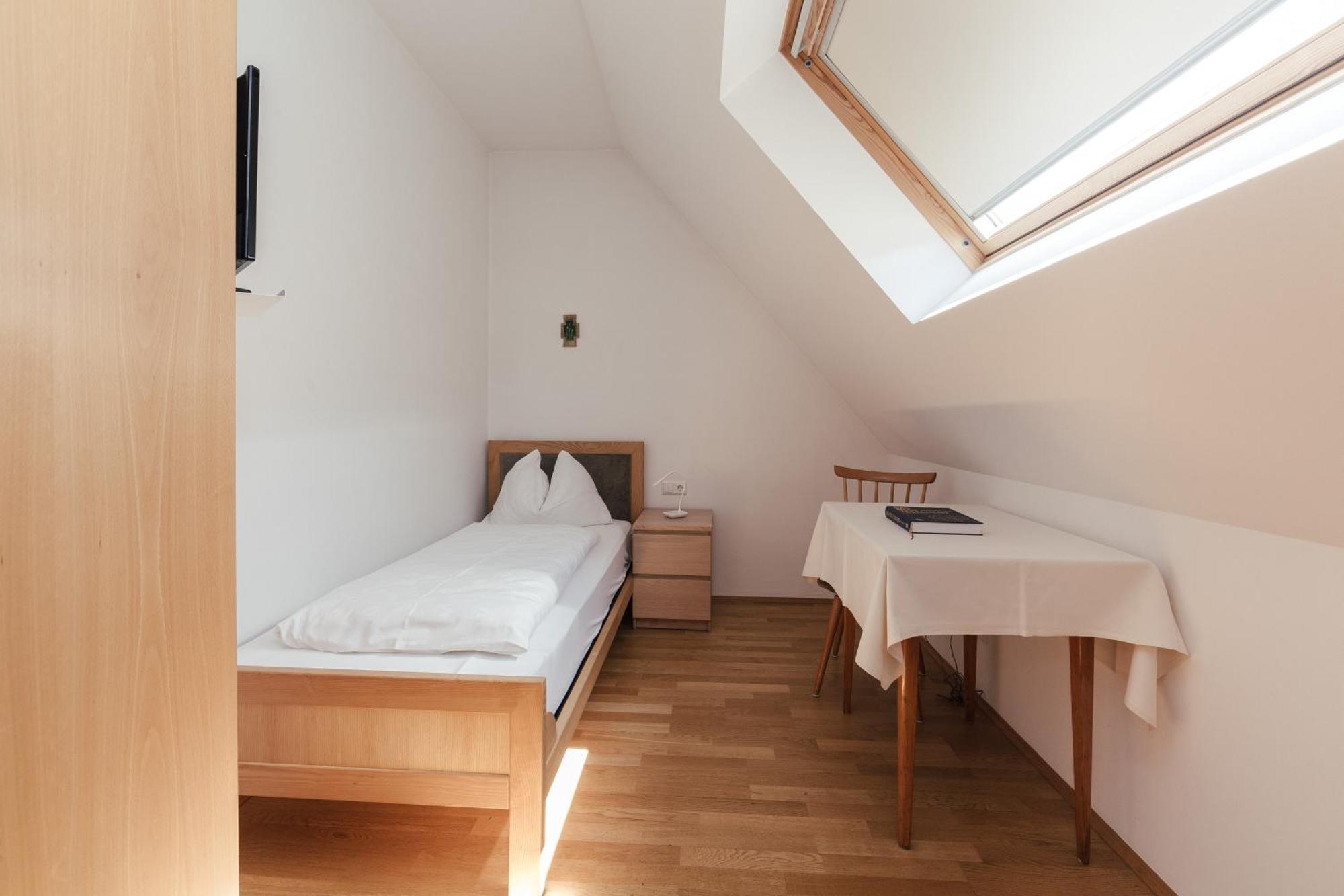 Gaestehaus Salvatorianerinnen Merano Esterno foto