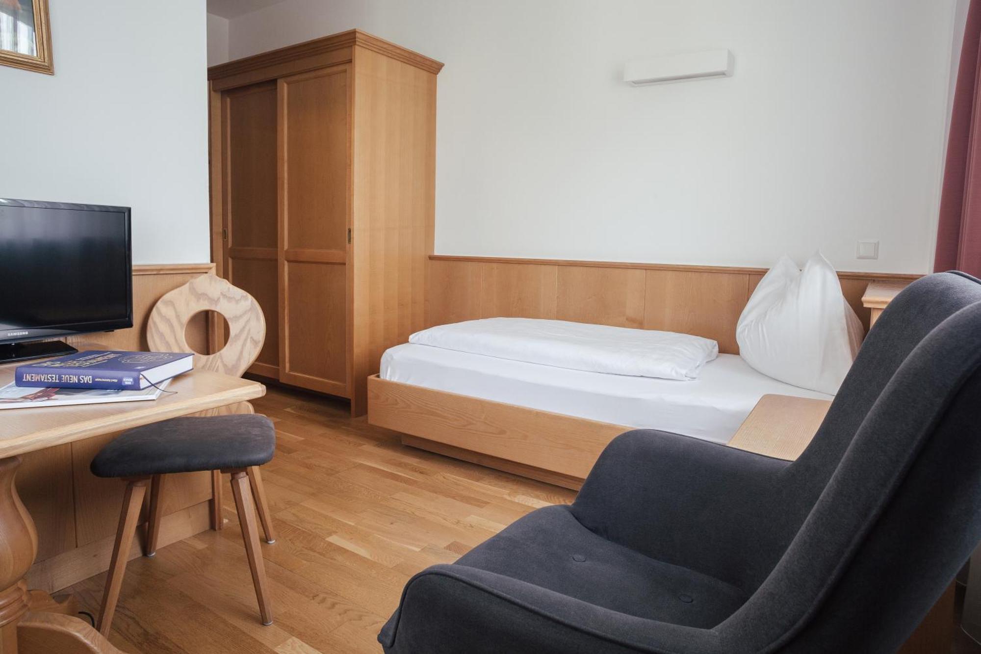 Gaestehaus Salvatorianerinnen Merano Esterno foto