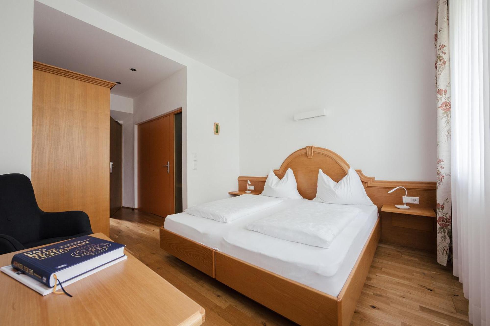 Gaestehaus Salvatorianerinnen Merano Esterno foto