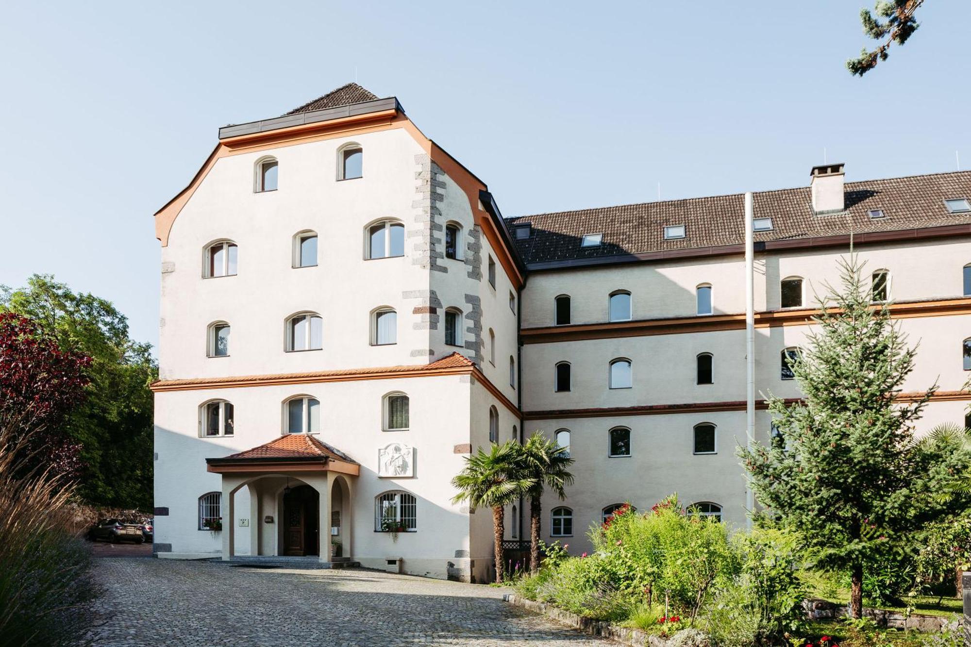 Gaestehaus Salvatorianerinnen Merano Esterno foto