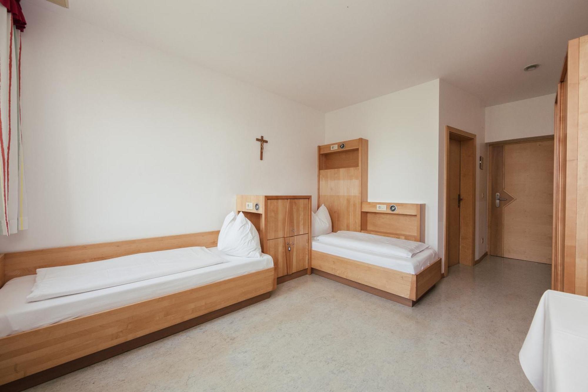 Gaestehaus Salvatorianerinnen Merano Esterno foto